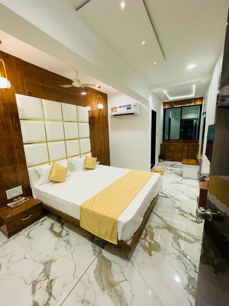 אחמדאבאד Hotel New German מראה חיצוני תמונה